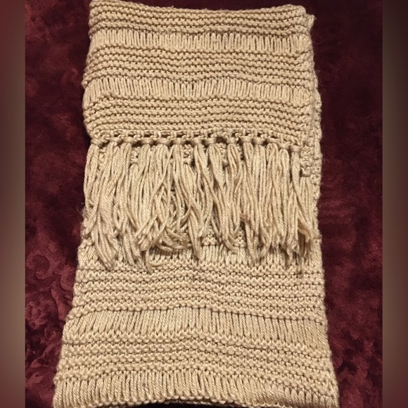 Tan Crochet 🧶 Scarf 🧣 - Picture 9 of 9